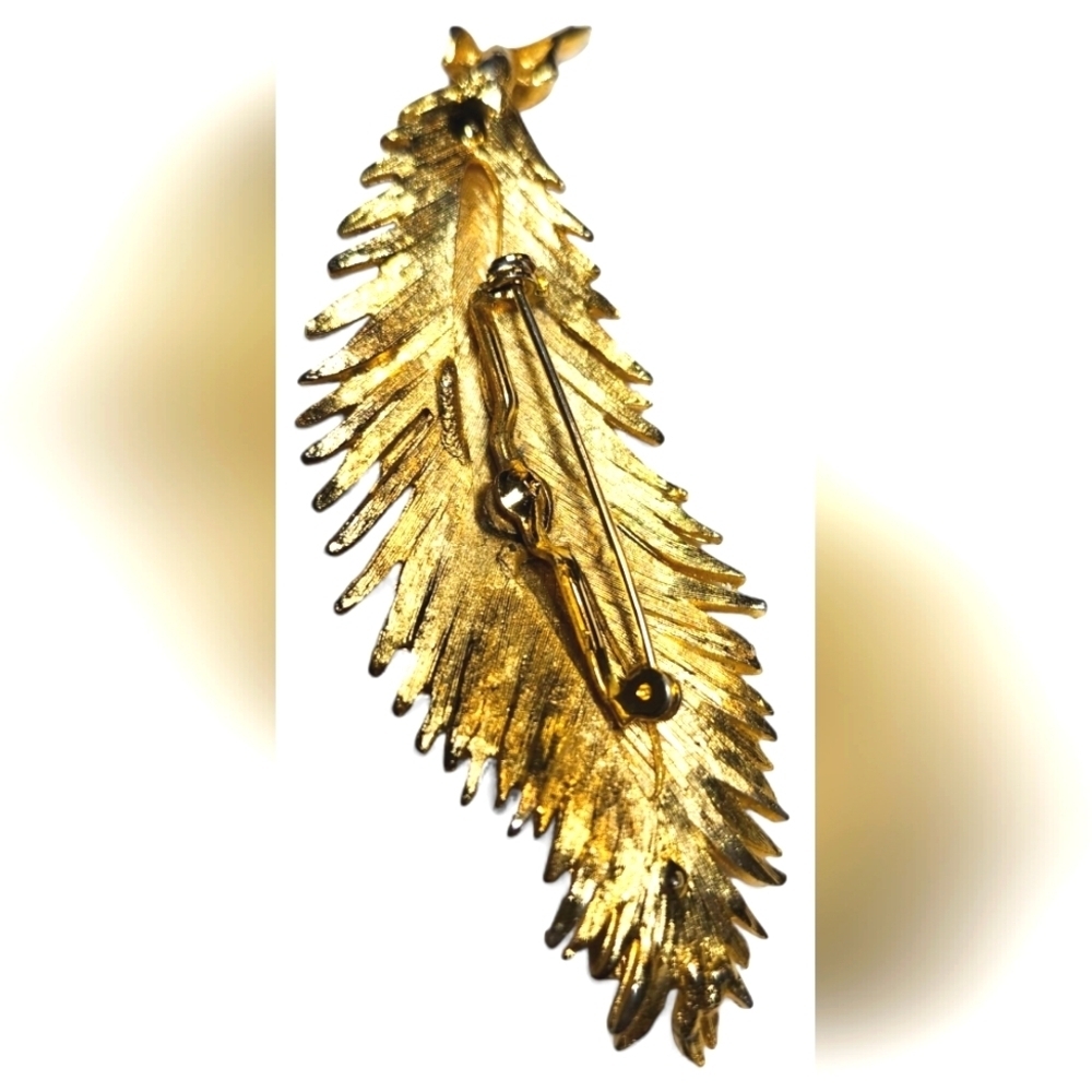 Vintage Gold Tone Feather Brooch - Picture 3 of 3